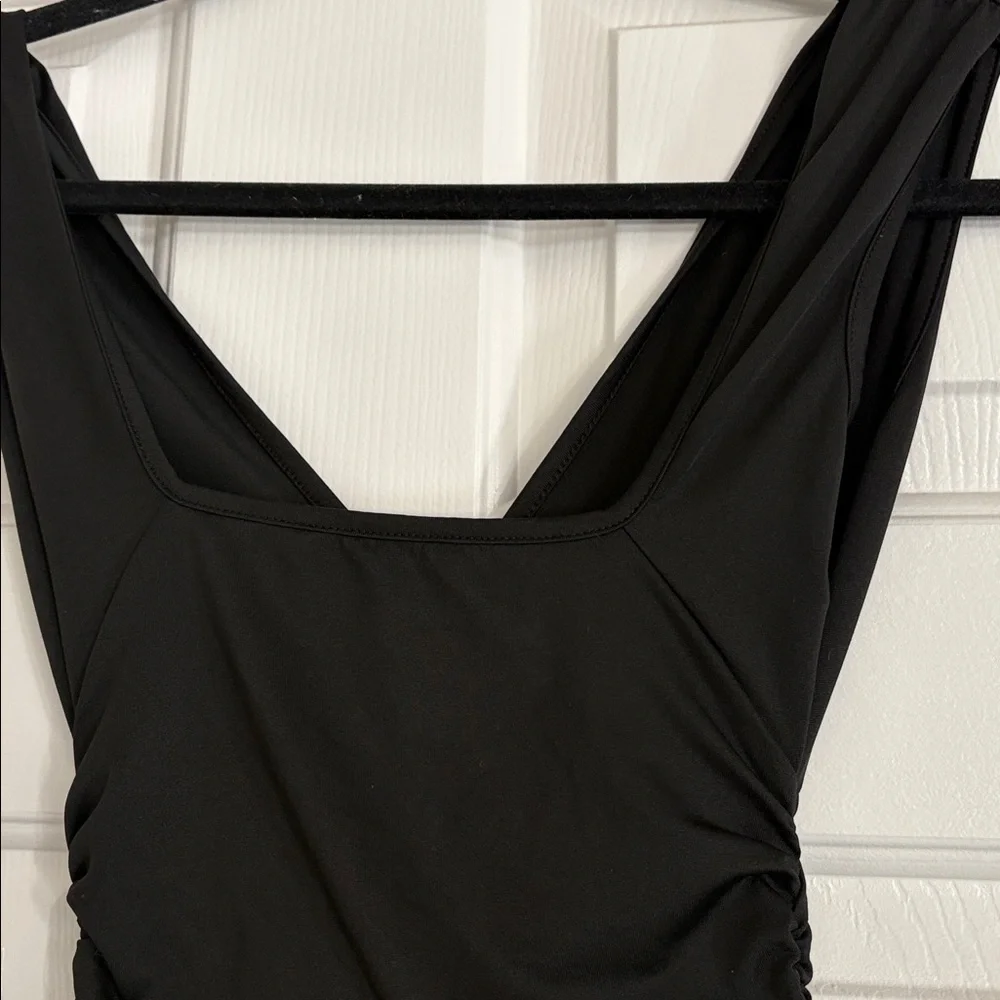 Elegant Black Evening Dress - Picture 3 of 8